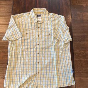 Patagonia XL mens short sleeve button up collared shirt